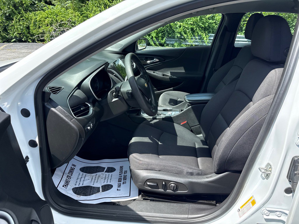 2023 Chevrolet Malibu Image 5