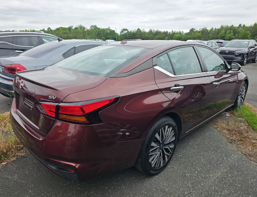 2023 Nissan Altima Image 2