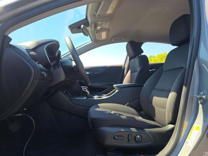 2023 Chevrolet Malibu Image 3