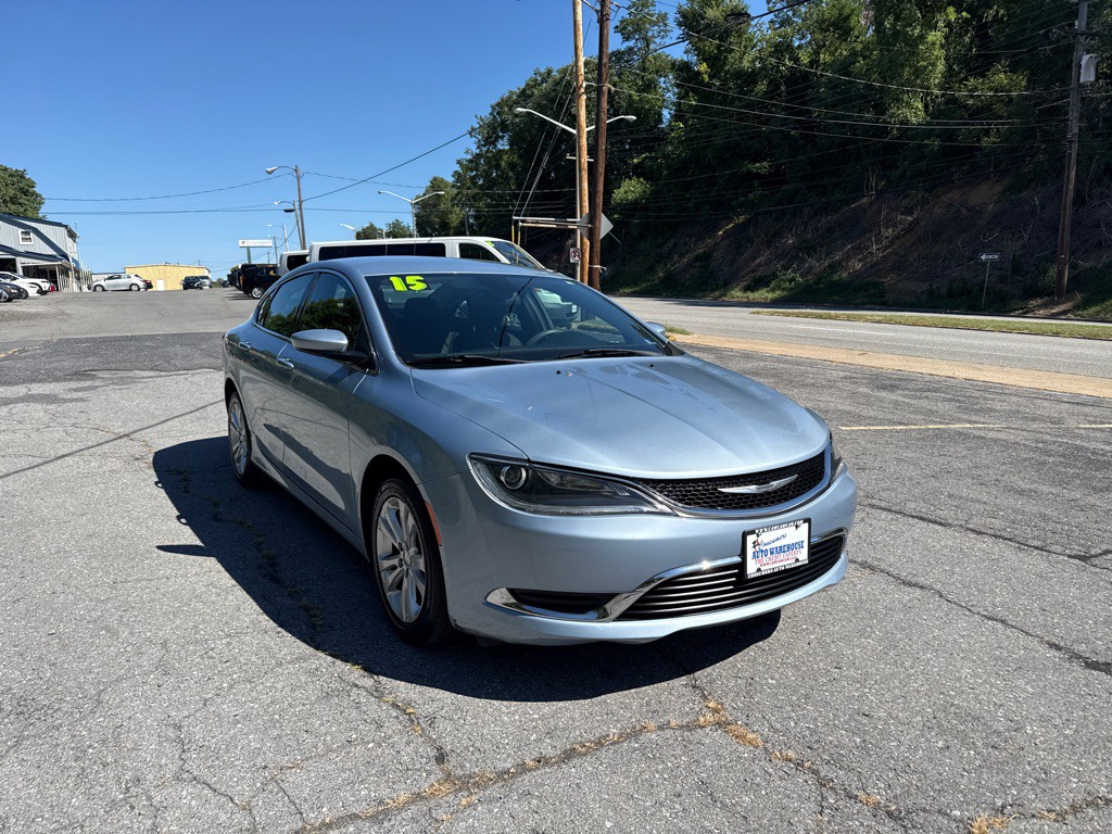 2015 Chrysler 200 Image 2