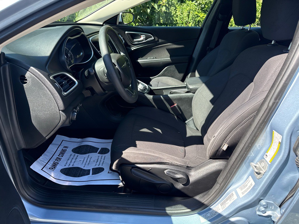 2015 Chrysler 200 Image 5