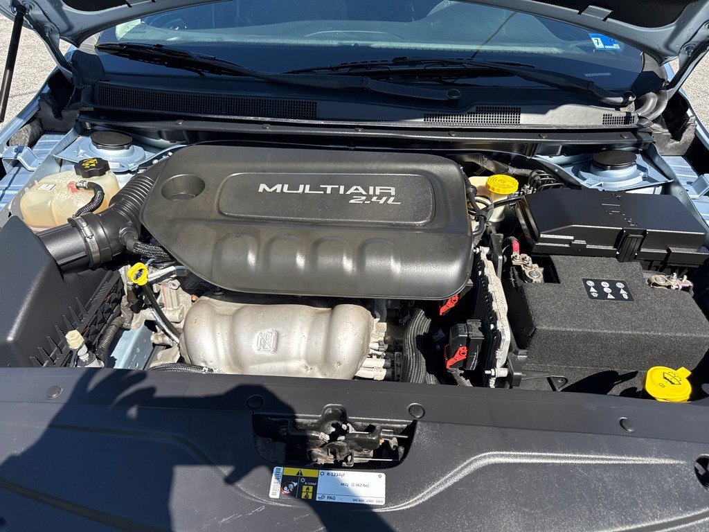 2015 Chrysler 200 Image 7