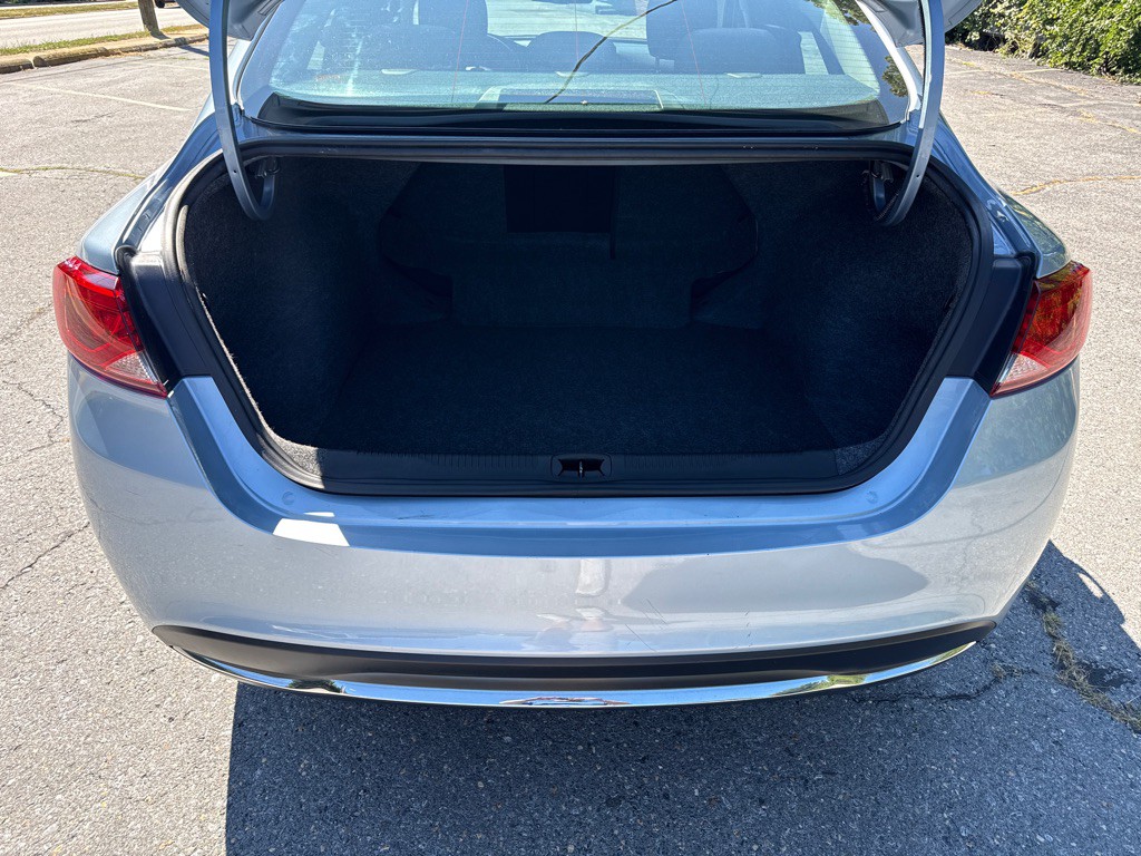 2015 Chrysler 200 Image 9