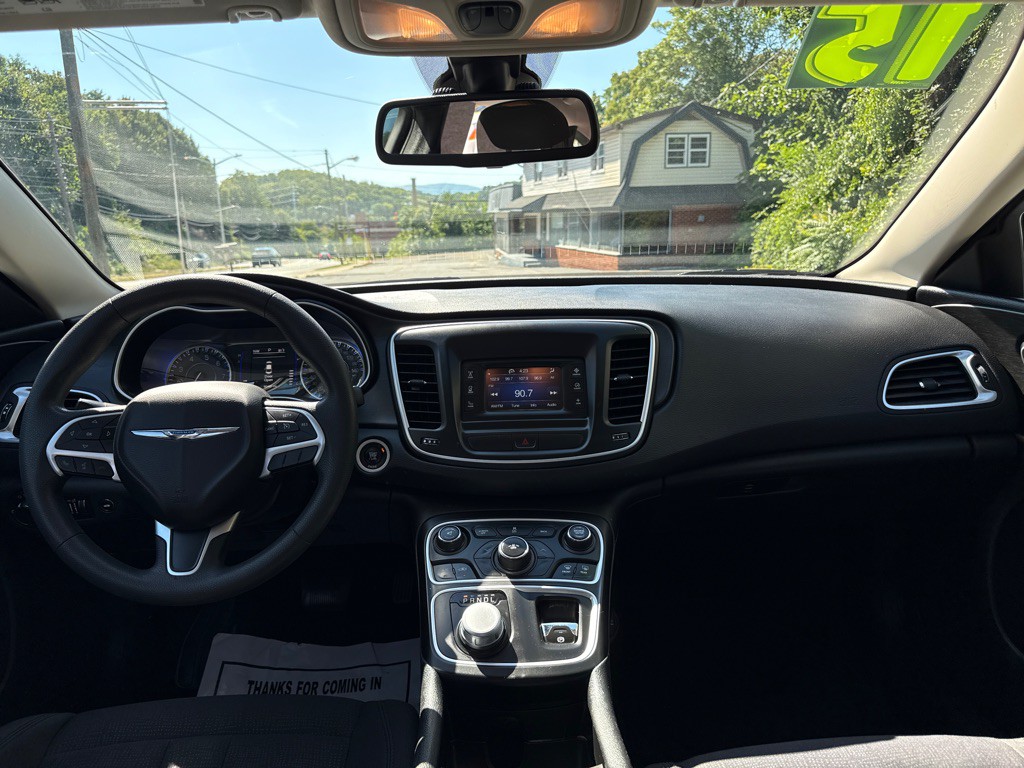 2015 Chrysler 200 Image 11