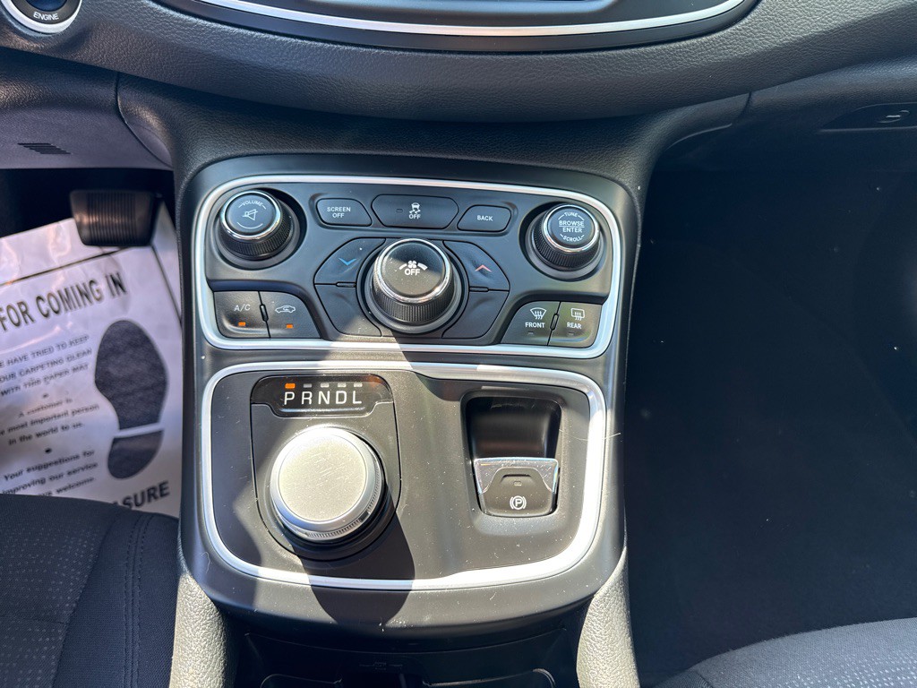 2015 Chrysler 200 Image 14