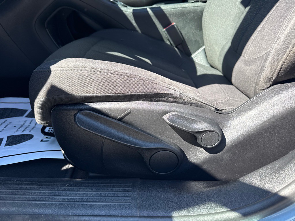 2015 Chrysler 200 Image 19