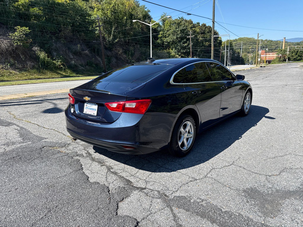 2018 Chevrolet Malibu Image 3