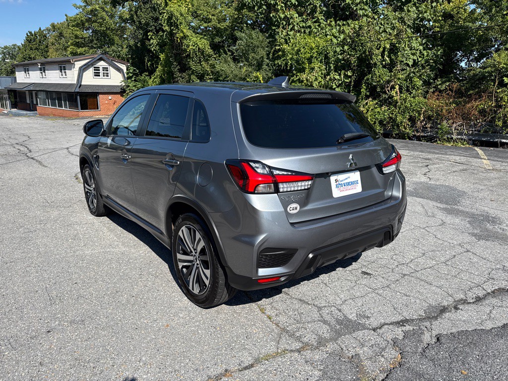 2025 Mitsubishi Outlander Image 4
