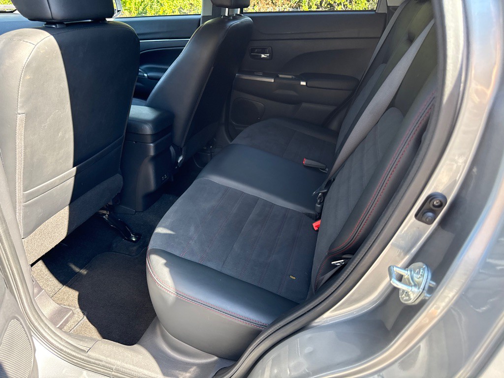 2025 Mitsubishi Outlander Image 6