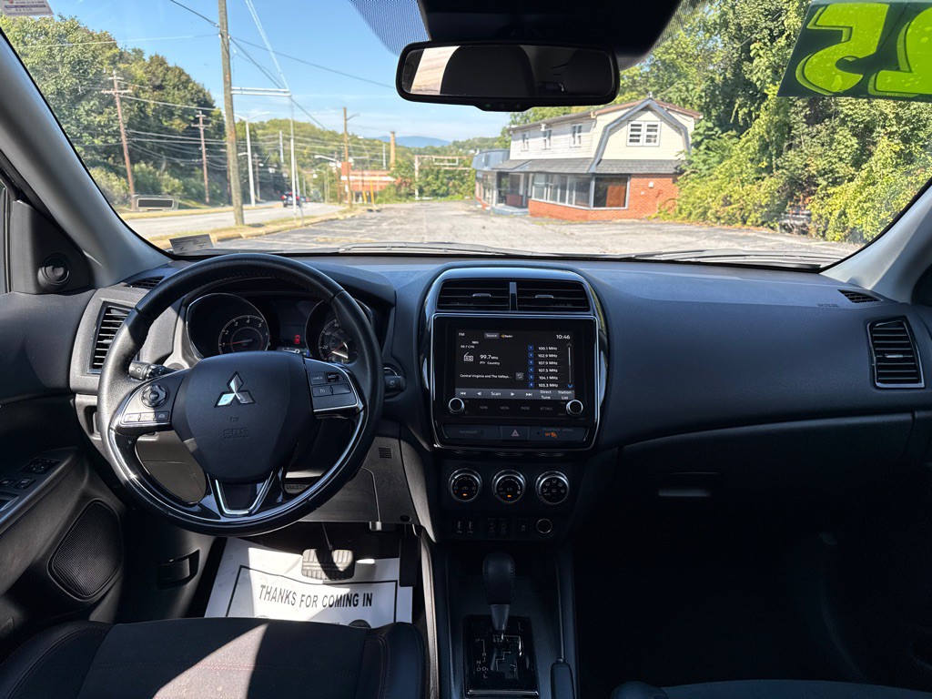 2025 Mitsubishi Outlander Image 11