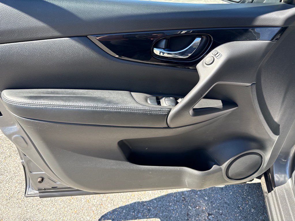 2020 Nissan Rogue Image 21