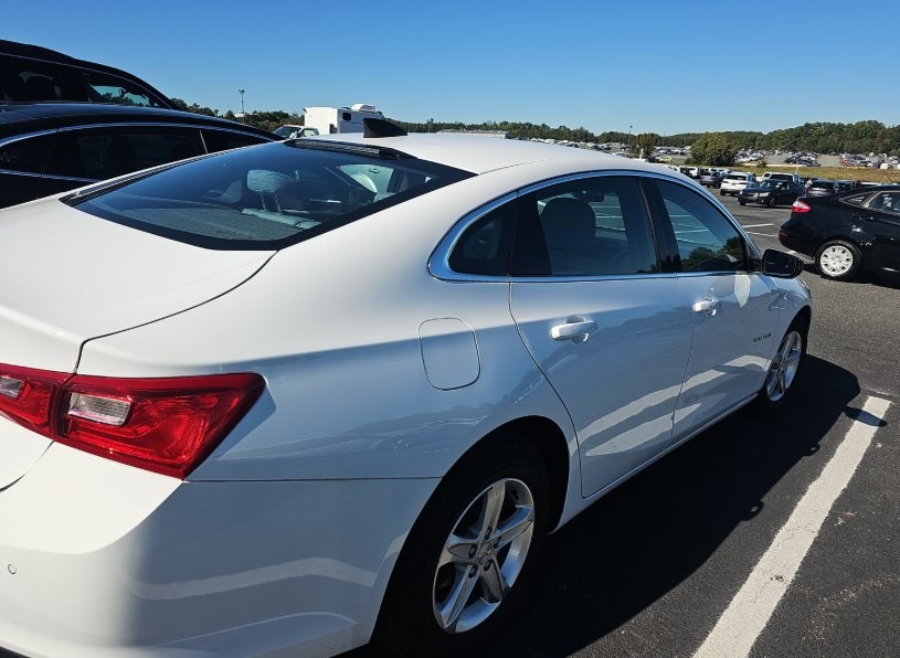 2022 Chevrolet Malibu Image 2
