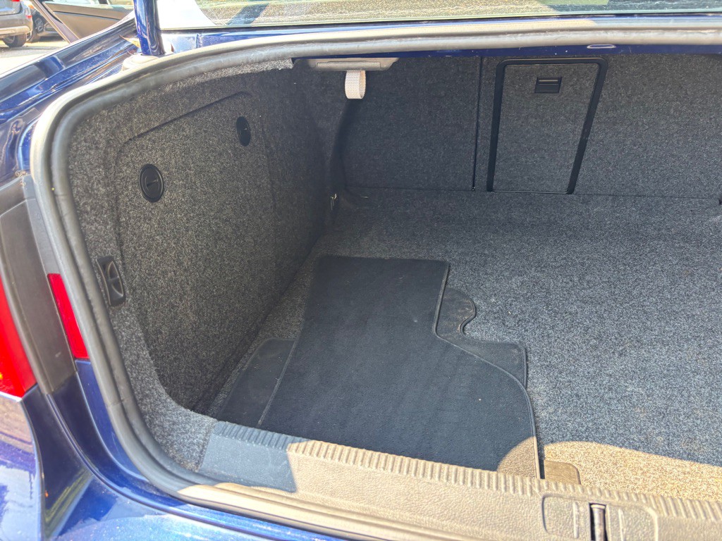 2006 Volkswagen Passat Image 38