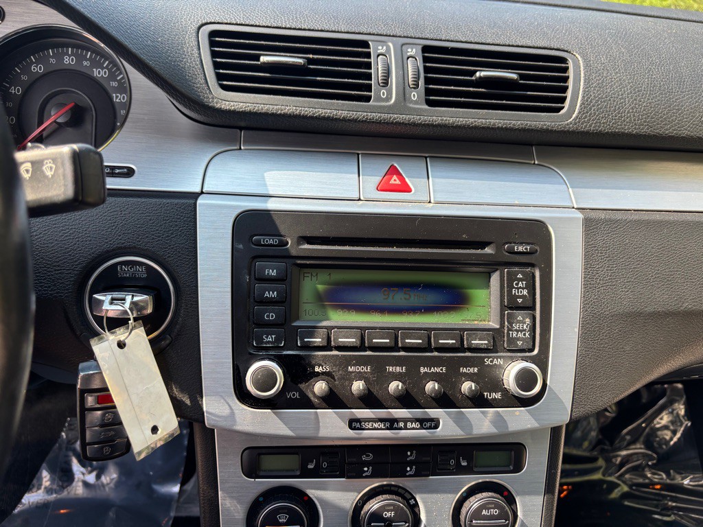 2006 Volkswagen Passat Image 40