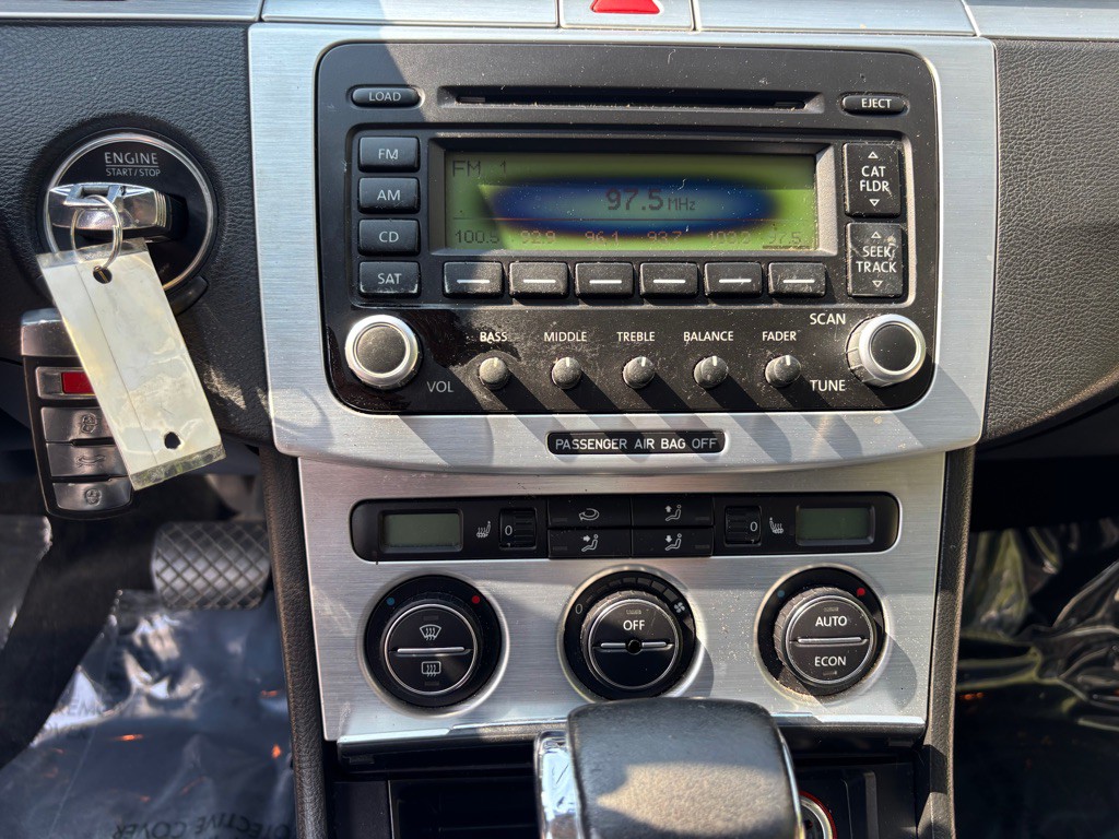 2006 Volkswagen Passat Image 41