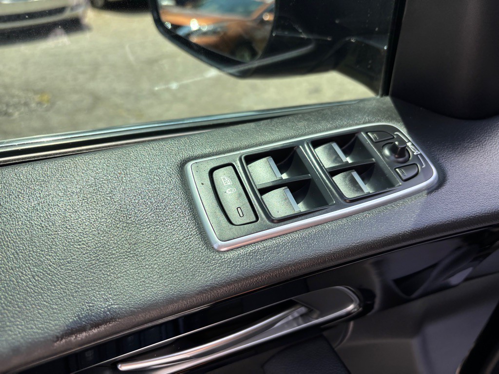 2018 Jaguar F-PACE Image 18