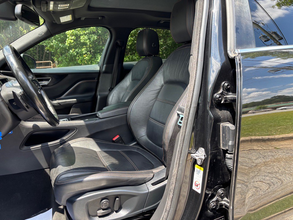 2018 Jaguar F-PACE Image 20