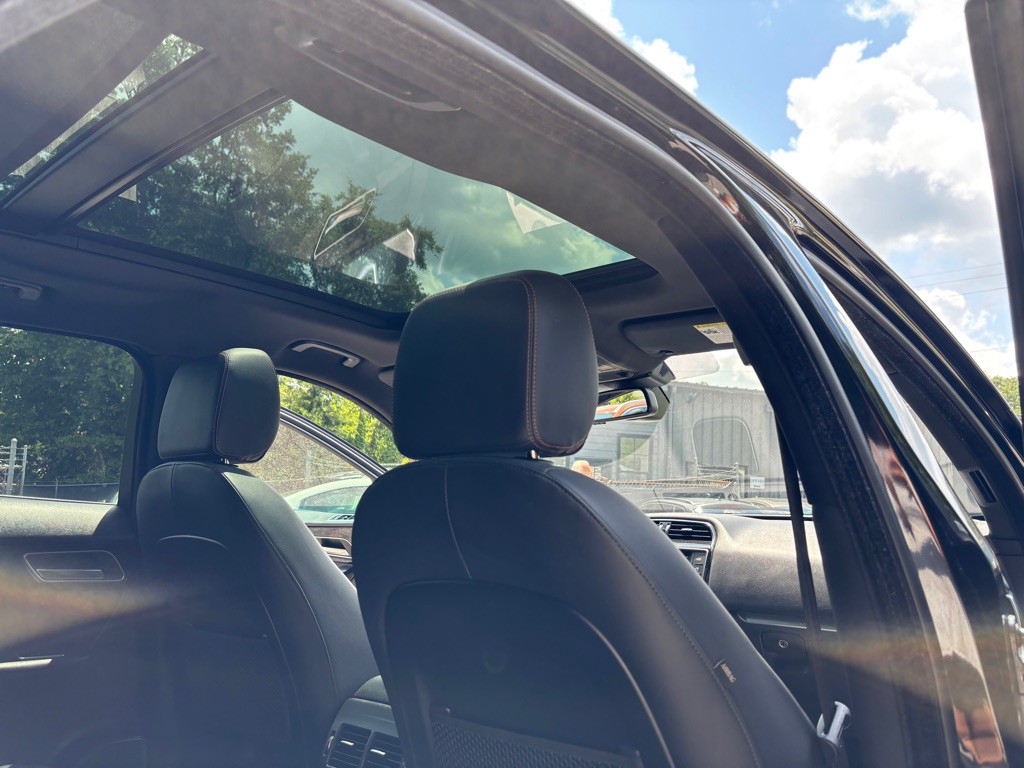 2018 Jaguar F-PACE Image 31