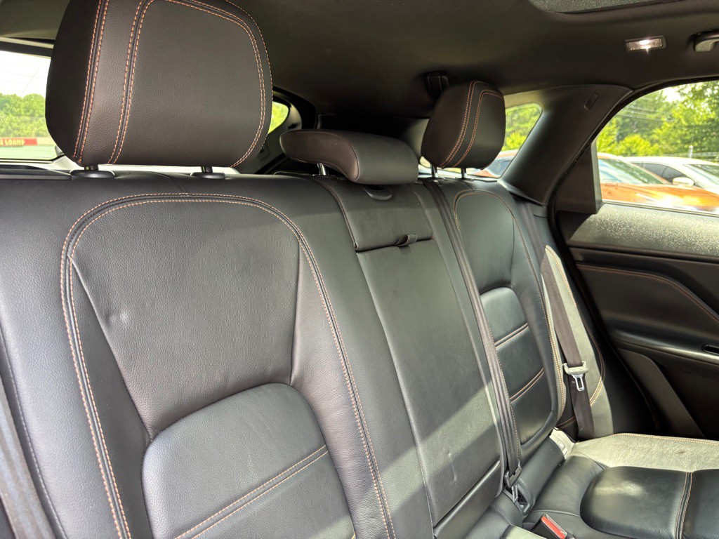 2018 Jaguar F-PACE Image 34