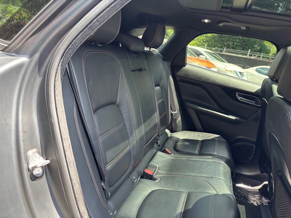 2018 Jaguar F-PACE Image 35