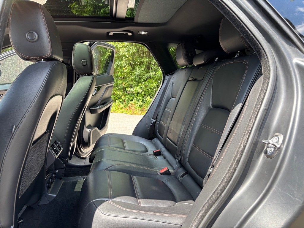 2018 Jaguar F-PACE Image 38
