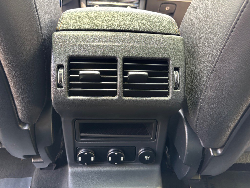 2018 Jaguar F-PACE Image 40