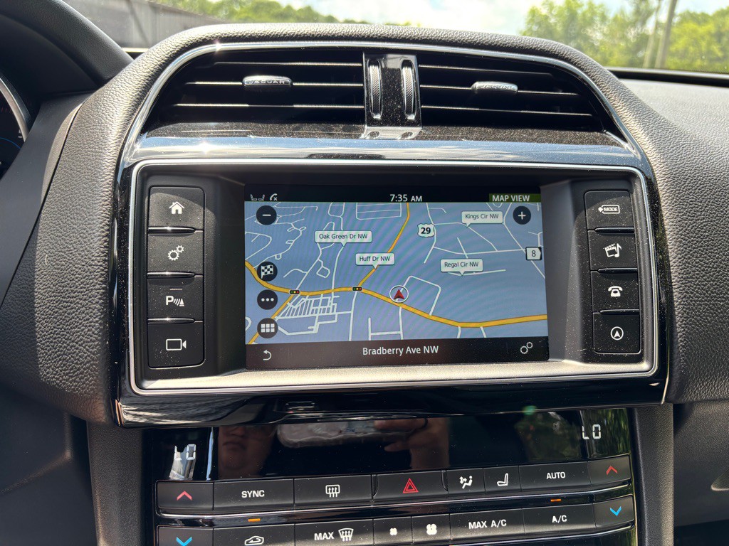 2018 Jaguar F-PACE Image 44