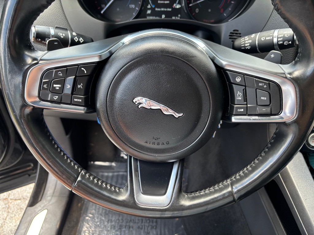 2018 Jaguar F-PACE Image 50