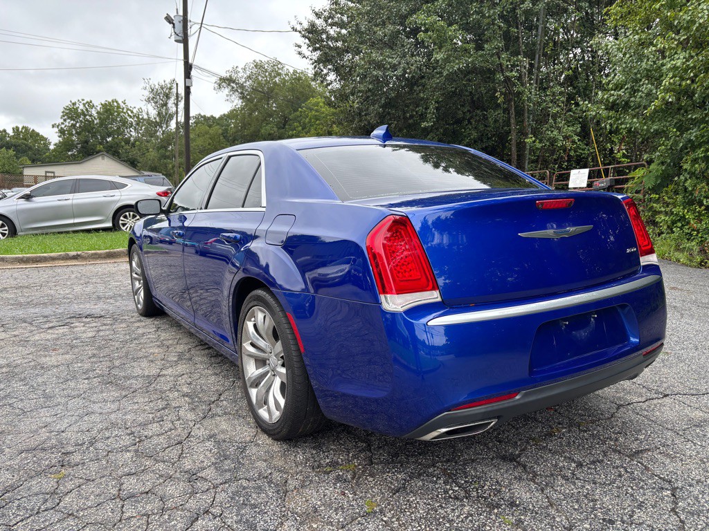 2021 Chrysler 300 Image 17