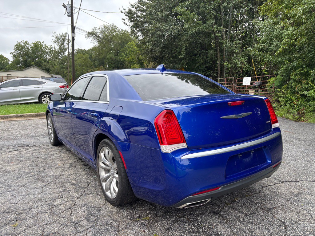 2021 Chrysler 300 Image 18