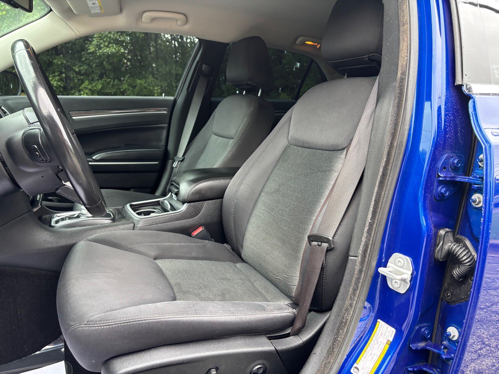 2021 Chrysler 300 Image 21