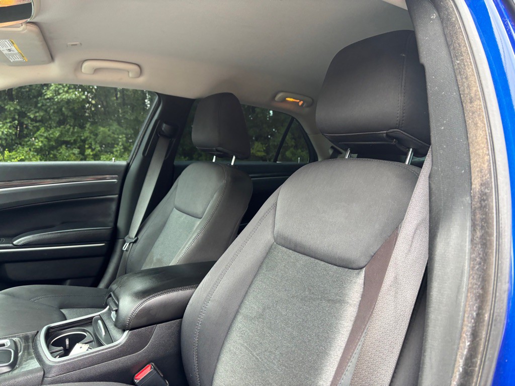 2021 Chrysler 300 Image 22