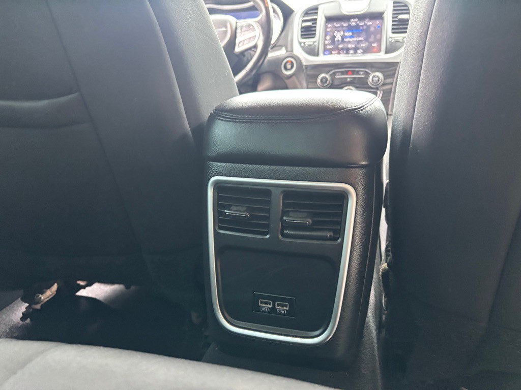 2021 Chrysler 300 Image 29