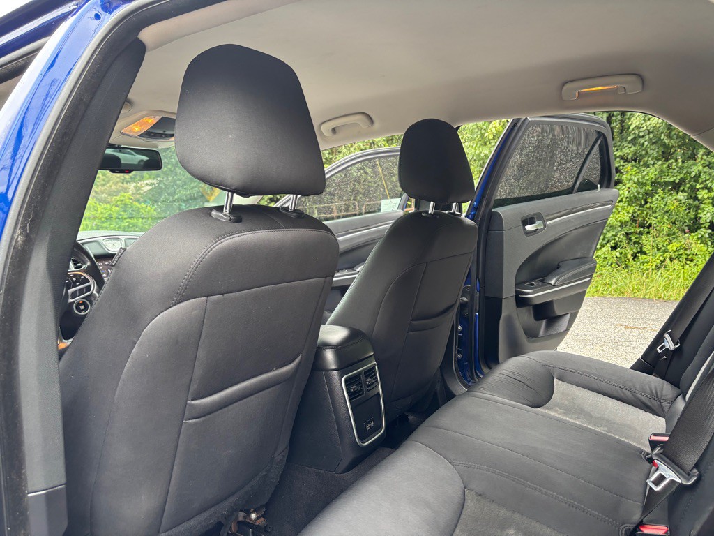 2021 Chrysler 300 Image 32