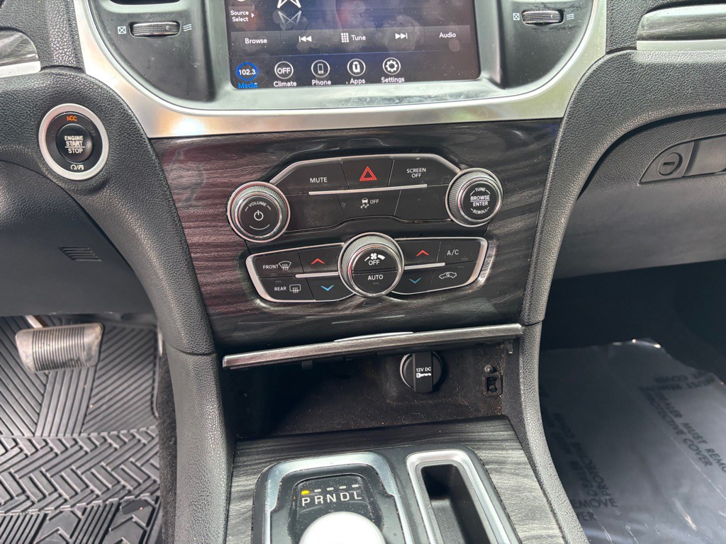 2021 Chrysler 300 Image 43