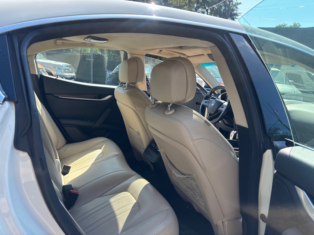 2015 Maserati Ghibli Image 25