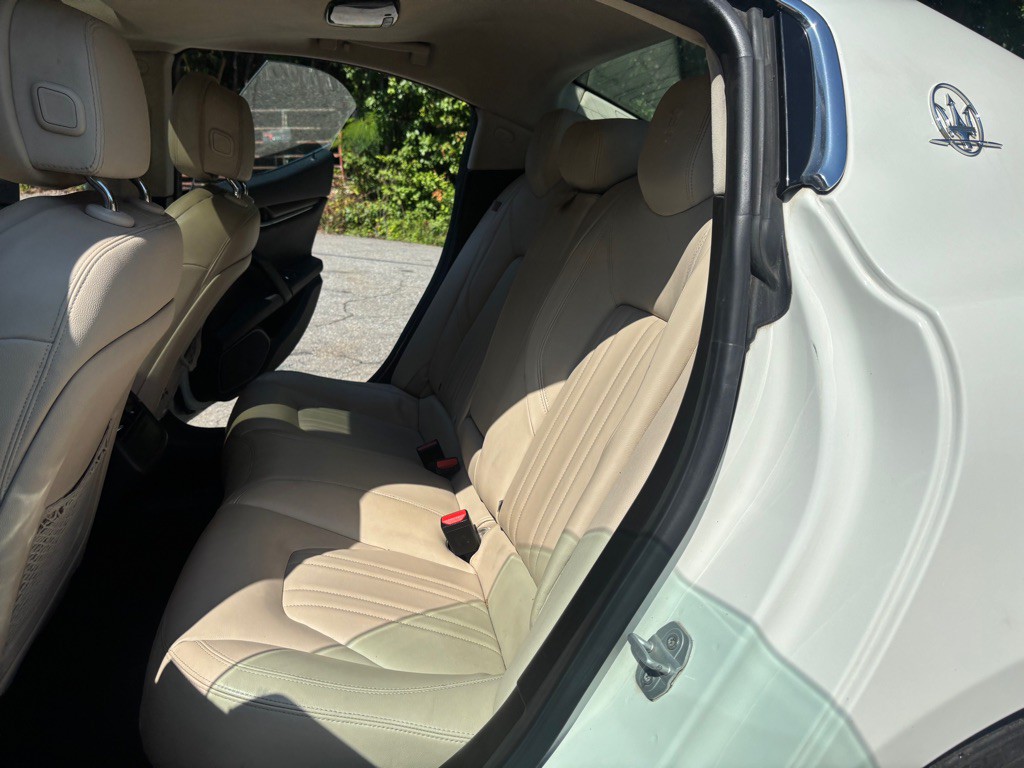 2015 Maserati Ghibli Image 30