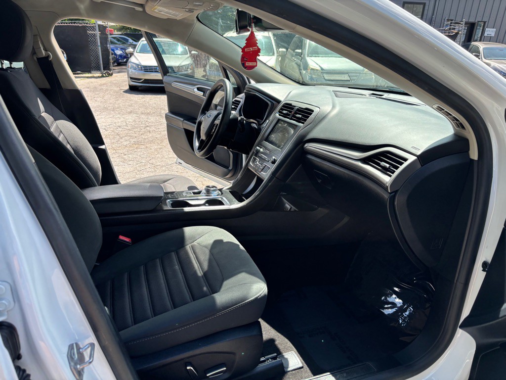 2019 Ford Fusion Image 18