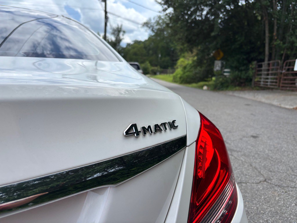 2017 Mercedes-Benz C-Class Image 19