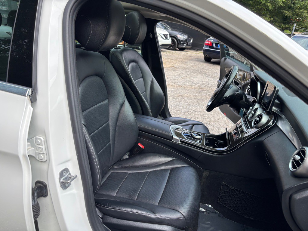 2017 Mercedes-Benz C-Class Image 29