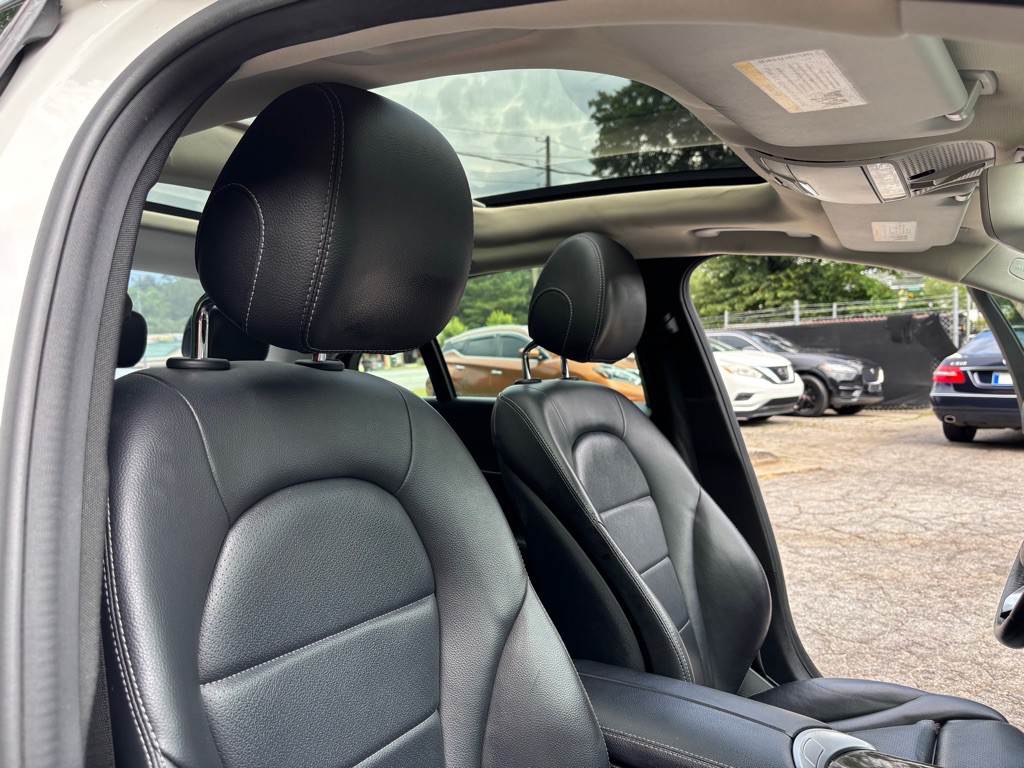 2017 Mercedes-Benz C-Class Image 30