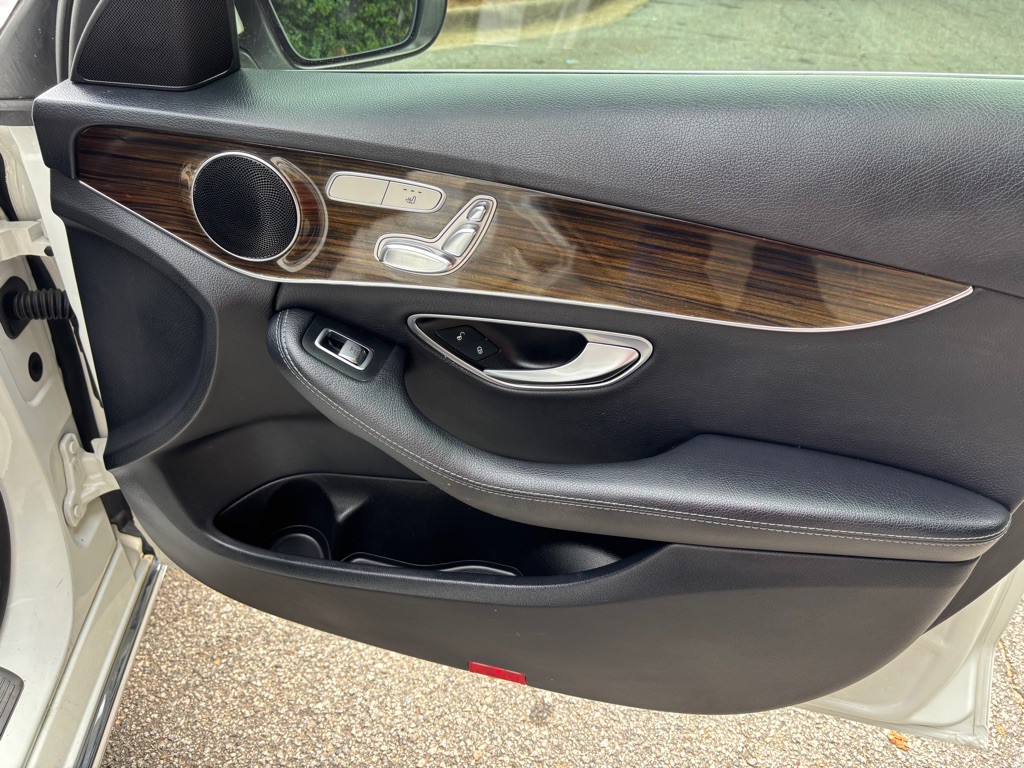 2017 Mercedes-Benz C-Class Image 34