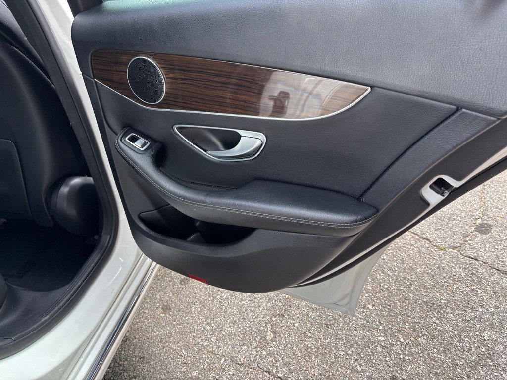 2017 Mercedes-Benz C-Class Image 35
