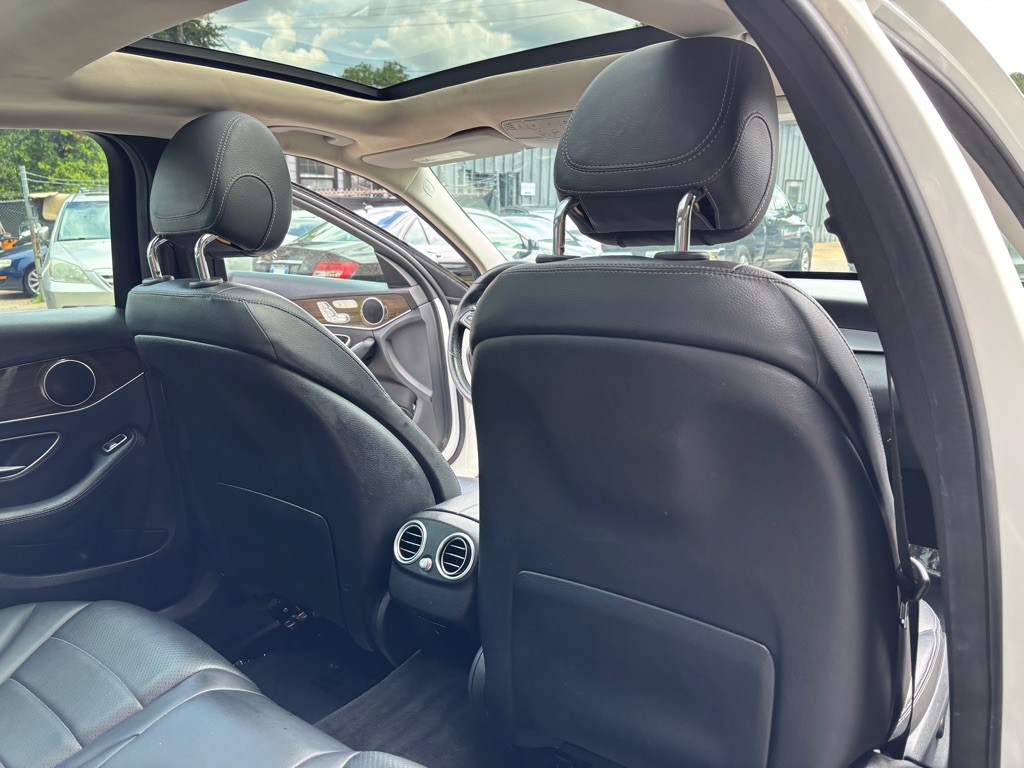 2017 Mercedes-Benz C-Class Image 37
