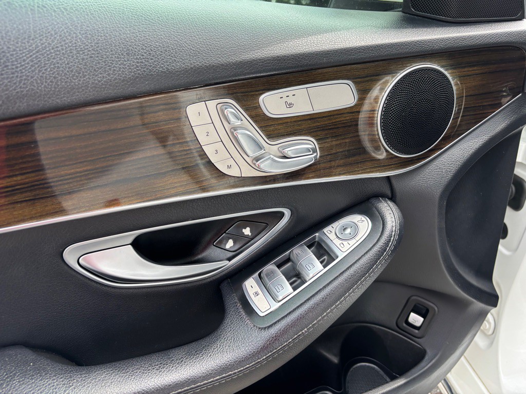 2017 Mercedes-Benz C-Class Image 46