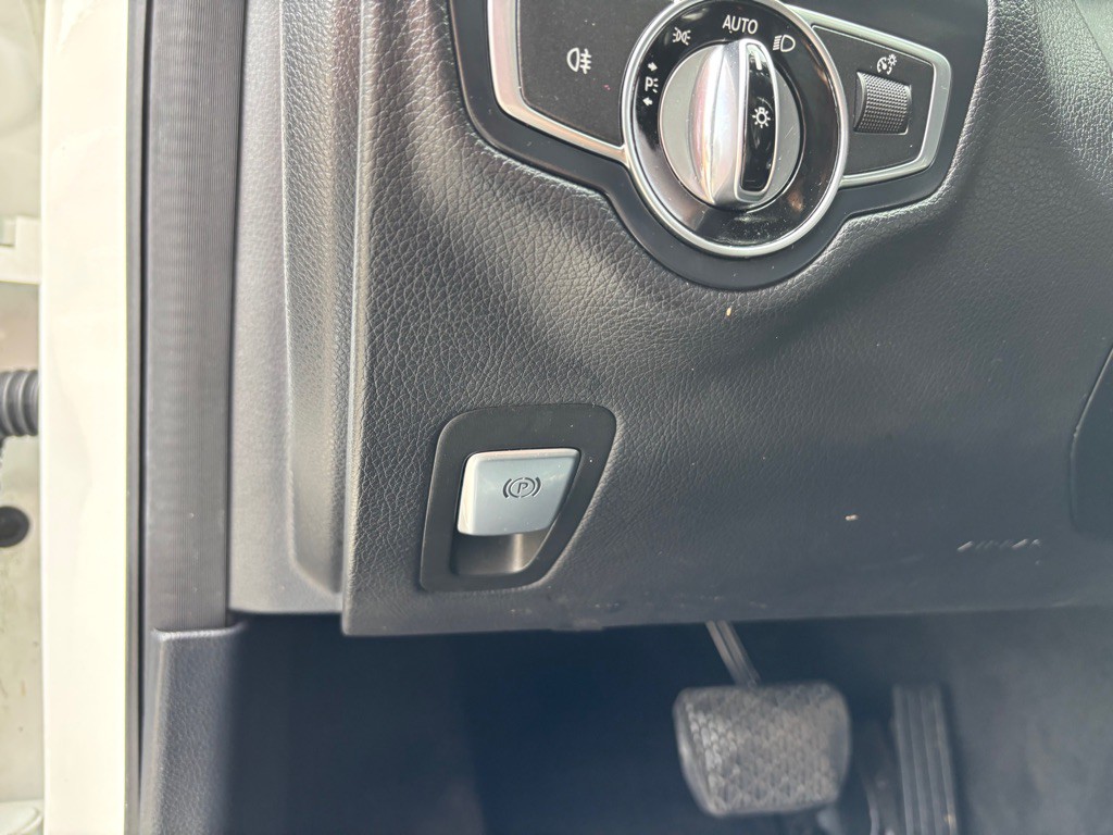 2017 Mercedes-Benz C-Class Image 48