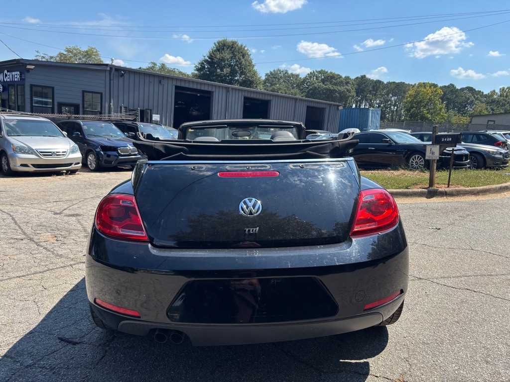 2013 Volkswagen Beetle Image 9