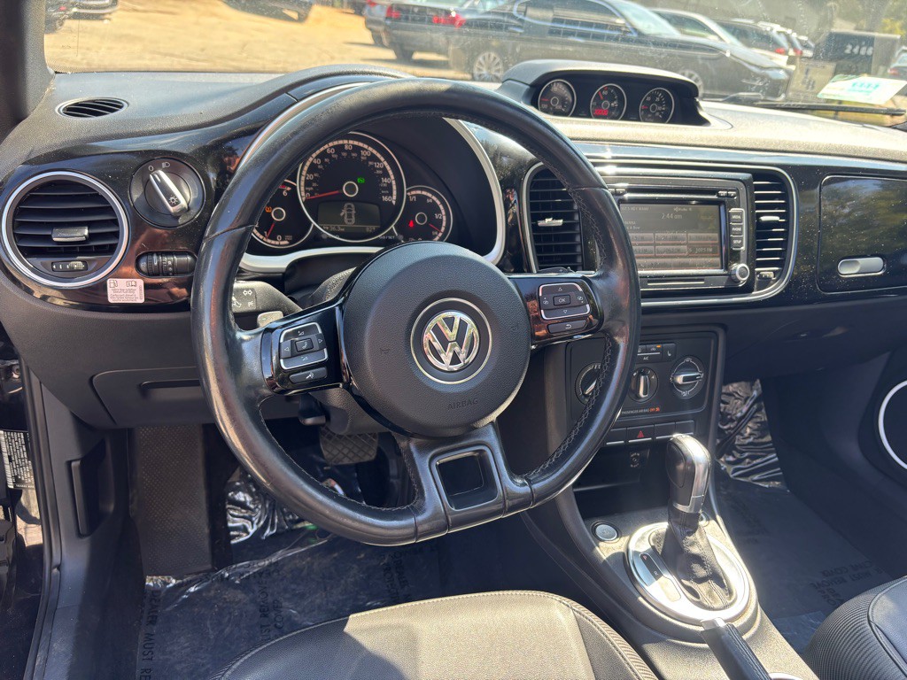 2013 Volkswagen Beetle Image 23