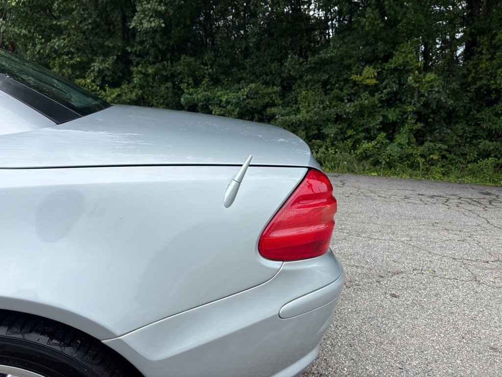 2003 Mercedes-Benz SL-Class Image 30