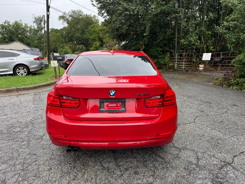 2014 BMW 3 Series Image 9